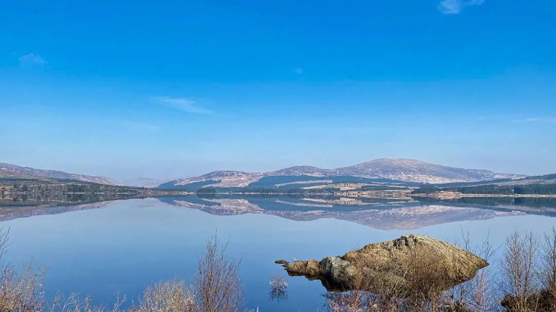 off-grid-odyssey-travel-loch-clatteringshaw-galloway-scotland