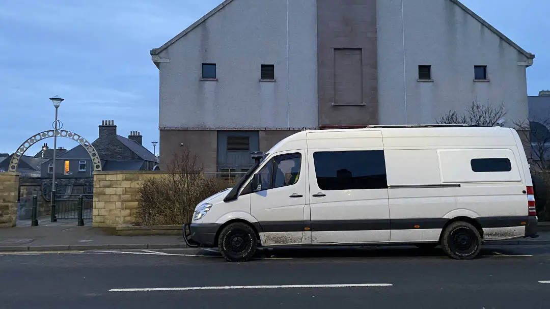 mercedes-sprinter-parked-on-city-side-street